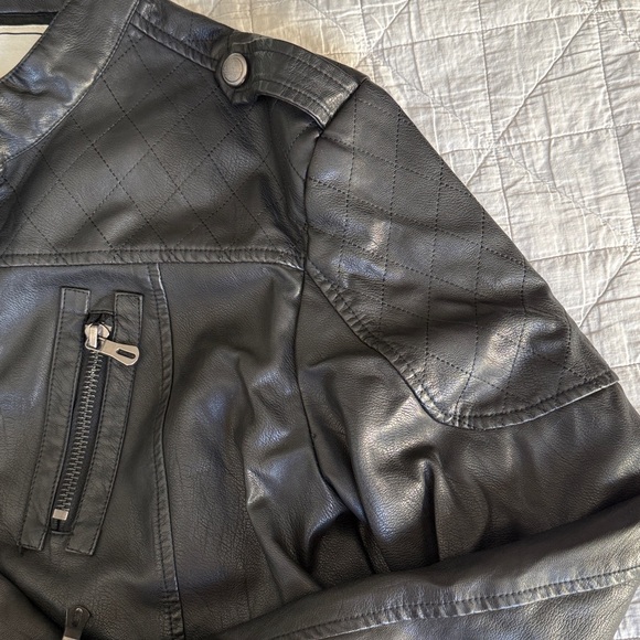 Men's Black Leather Jacket - Picture 4 of 8